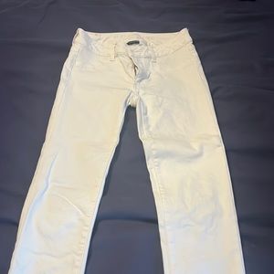 White American Eagle skinny jeans
